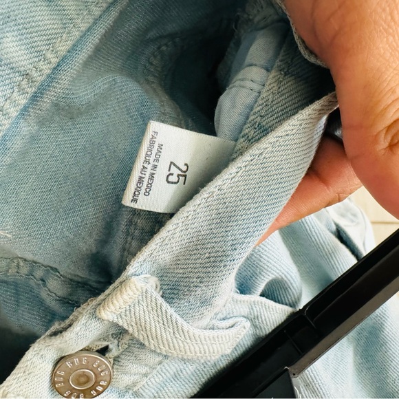 CLOSET CLOSEOUT - Urban Outfitters BDG Carrie Denim Short - 25 - Picture 3 of 4